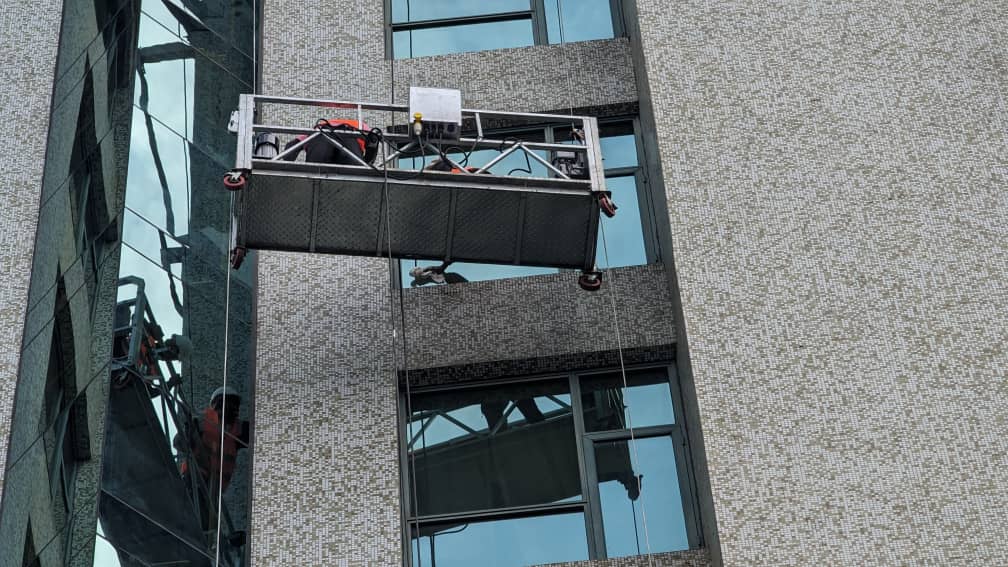 Skyscraper cleaning
